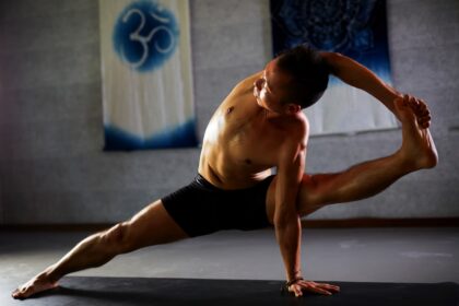 8 Yoga Poses That Boost Flexibility and Burn Calories at the Same Time