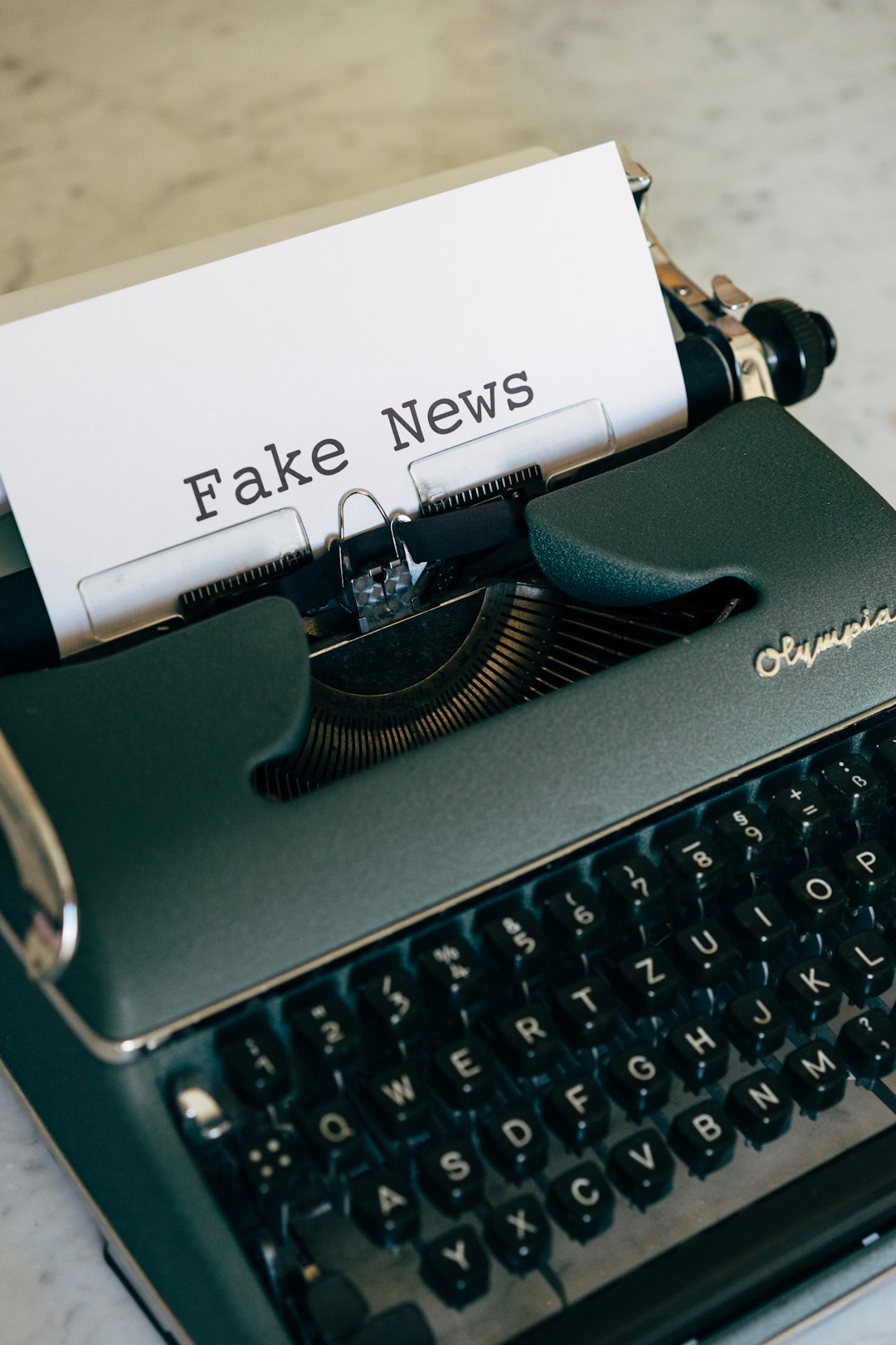The Ultimate Guide to Spotting Fake Celebrity News in 2024