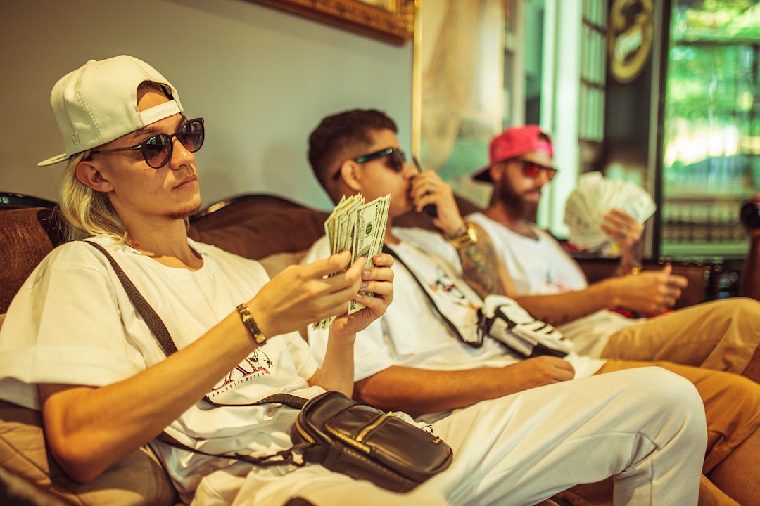 7 Celebrities Who Went from Rags to Riches Overnight – Inspiring Stories of Success