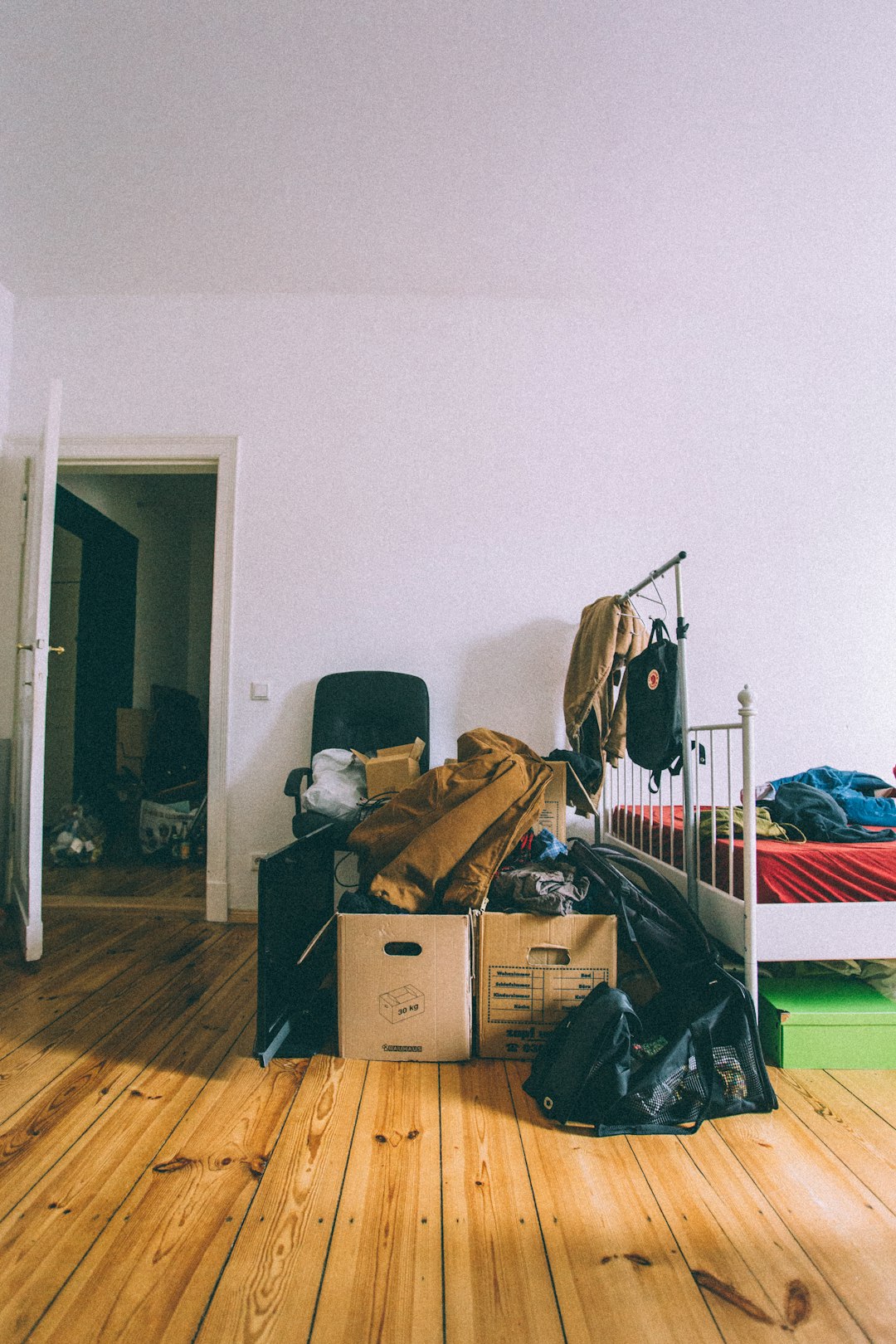 How to Declutter Your Home in 7 Days: A Room-by-Room Checklist