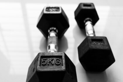 5 Common Gym Mistakes That Slow Down Your Muscle Growth | QuickAdvisr