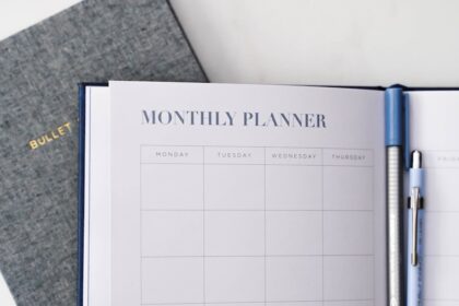 How to Create a Weekly Cleaning Schedule That Actually Works | QuickAdvisr