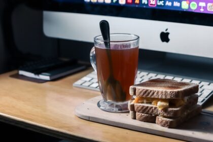 5 Desk-Friendly Snacks Under 150 Calories to Boost Focus at Work