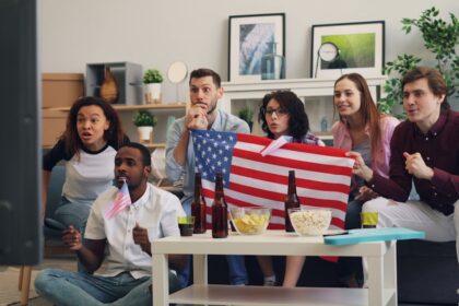 12 Overrated TV Shows That Critics Love but Fans Hate - QuickAdvisr